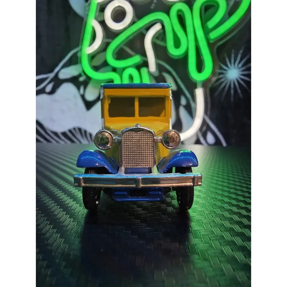 Lledo Days Gone 1934 Ford Model A Van Michelin DG 7 DG 69 1983
